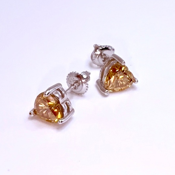 1.6CT Moissanite Studs Hearts Earrings .925 Silver - Picture 1 of 10